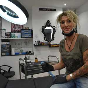 Fanny Vial, un tatoueur à Toulouse